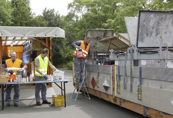 Das Schadstoffmobil ist wieder unterwegs: Einfache und kostenlose Abgabe für alle Haushalte – Schadstoffe gehören nicht in den Restmüll.